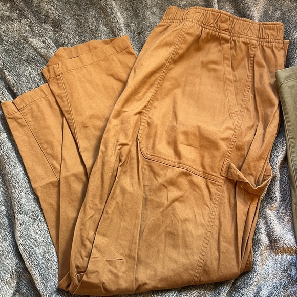 Two Pants for Price of 1: 2x High-Waisted Pulla Utility Pants - Picture 5 of 6